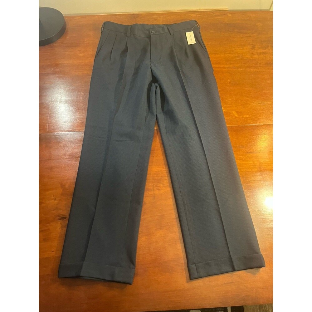 NWT Van Heusen Traveler 33x30 No Iron Premium Classic Fit